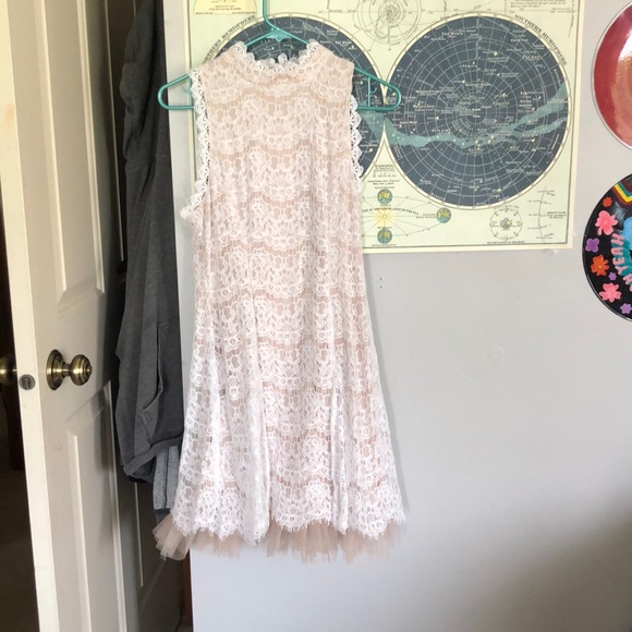 Formal lace dress - Picture 5 of 8
